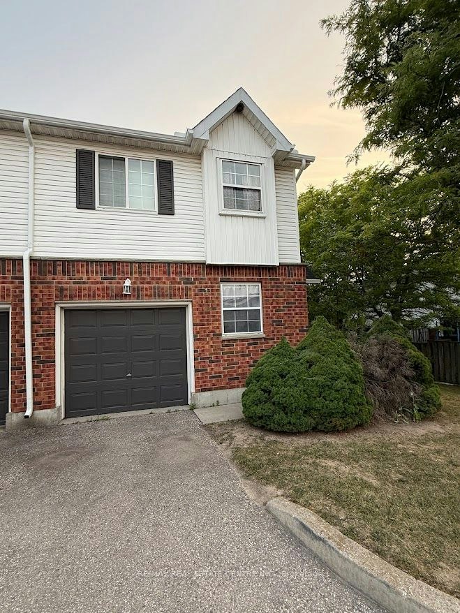1-185 Highland Crescent, Kitchener, ON, N2M 5P8