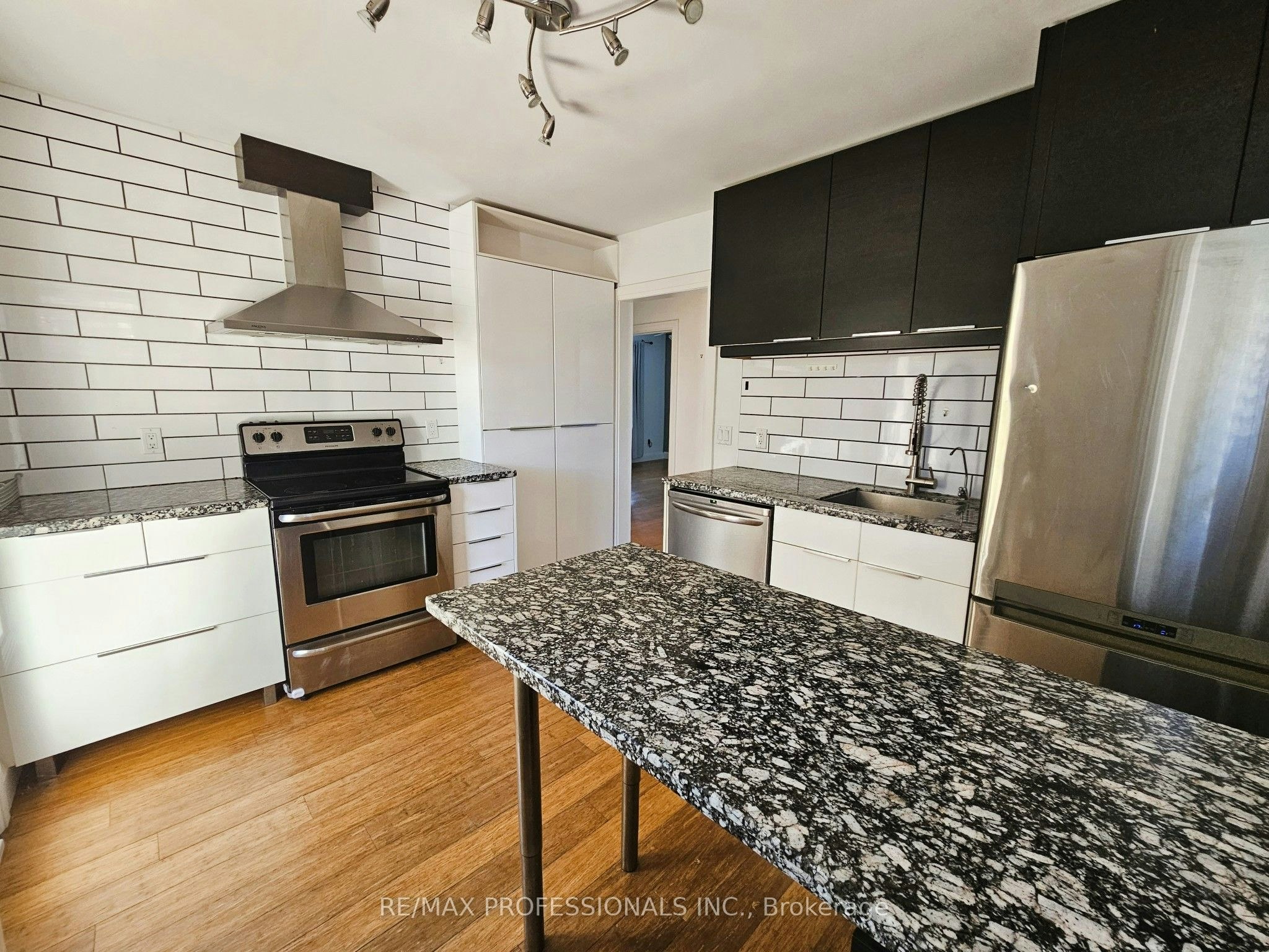 A-Upper-119 Erb Street E, Waterloo, ON, N2J 1M1 - 8