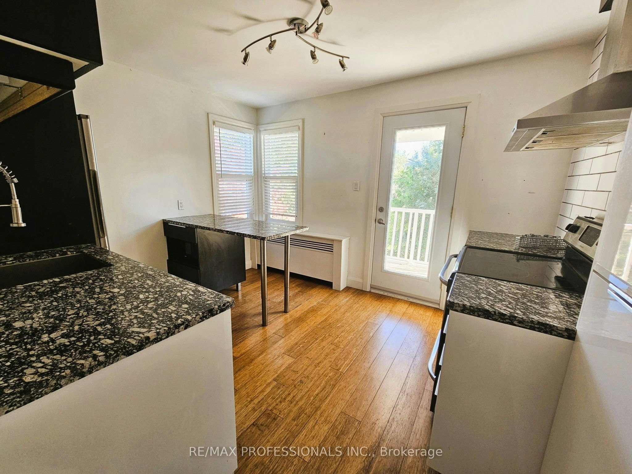 A-Upper-119 Erb Street E, Waterloo, ON, N2J 1M1 - 9