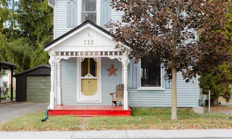 112 Front Street W
