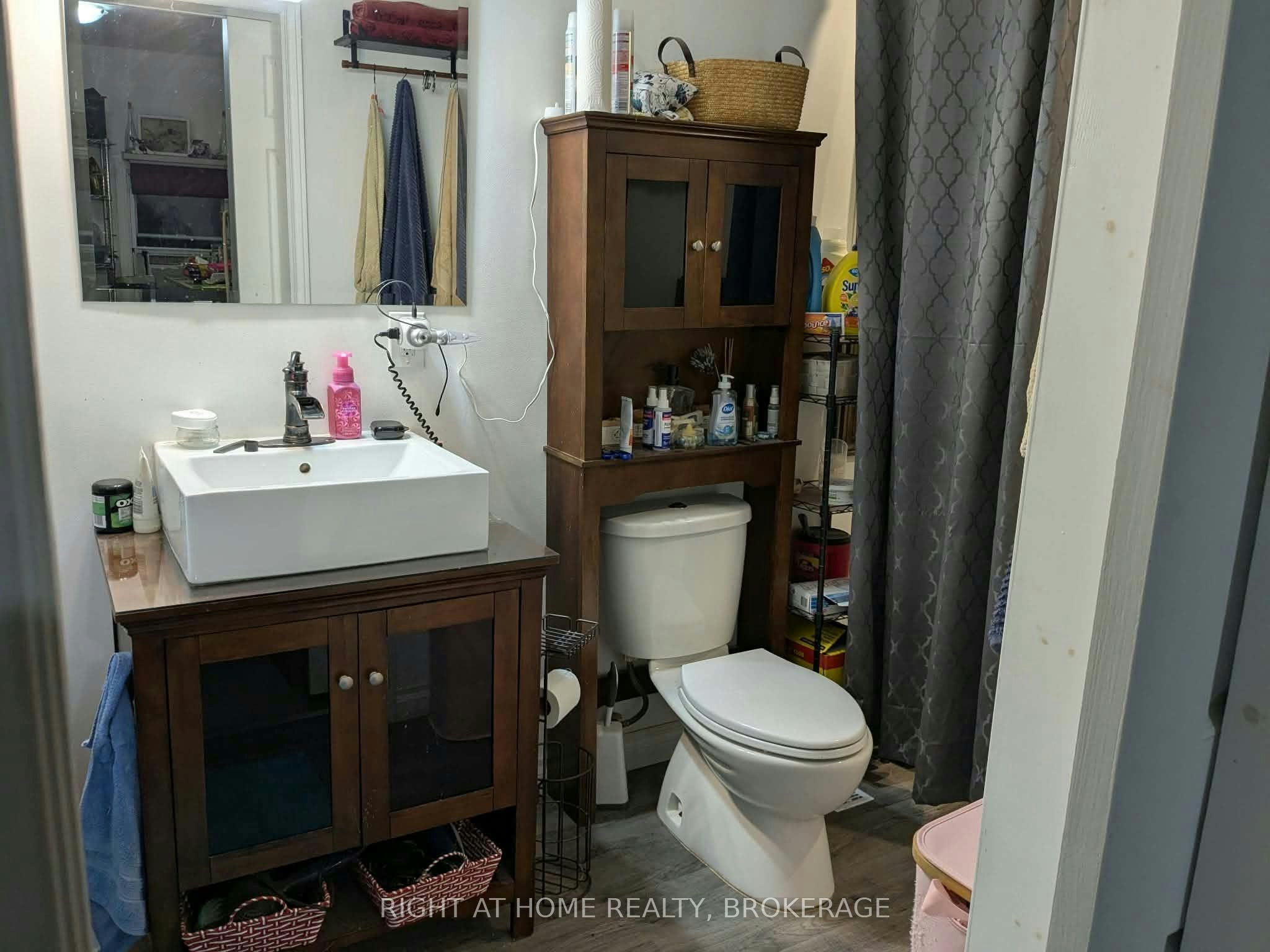 Main-34 Junkin Street, St. Catharines, ON, L2R 1N6 - 10