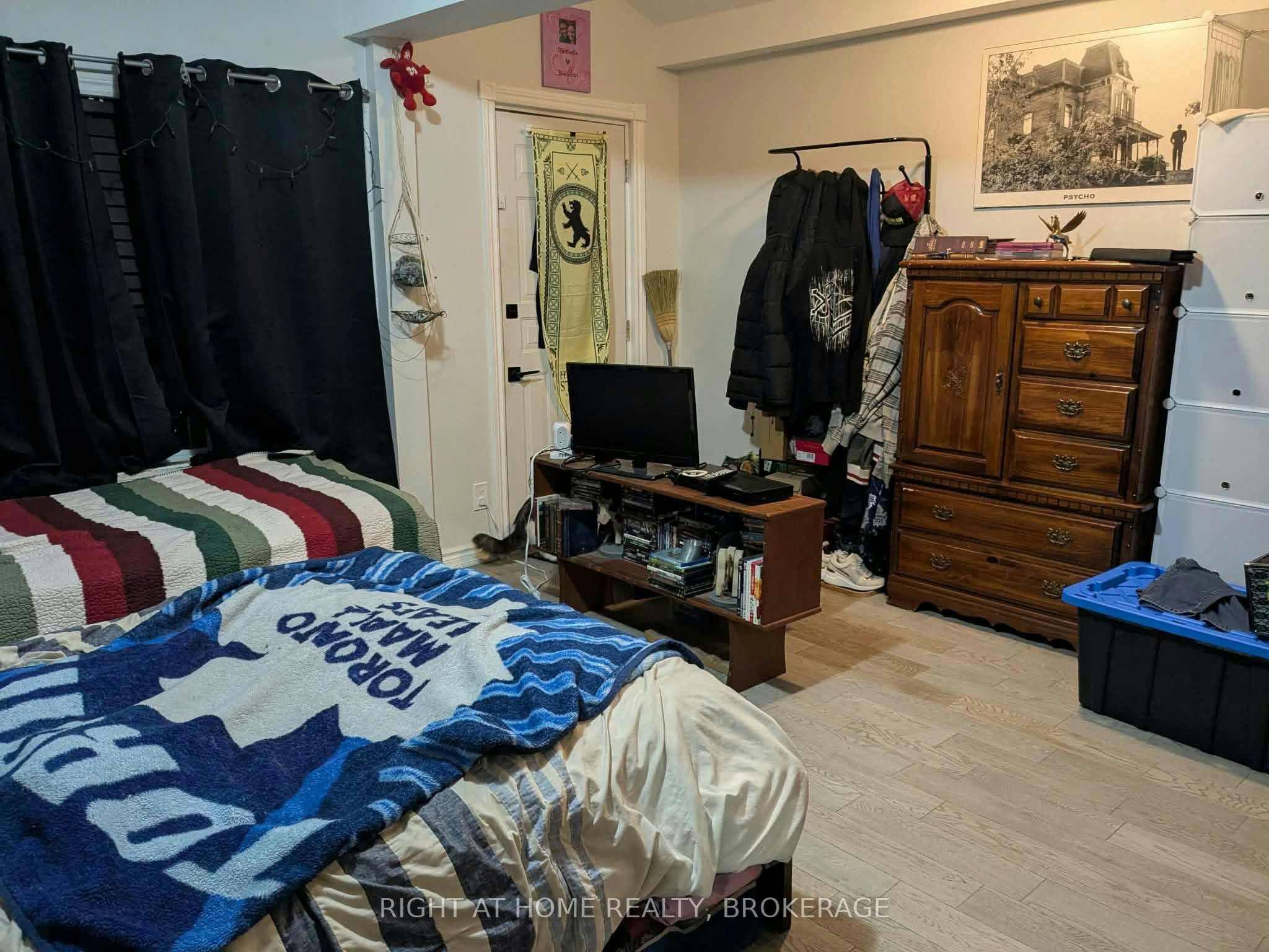 Main-34 Junkin Street, St. Catharines, ON, L2R 1N6 3