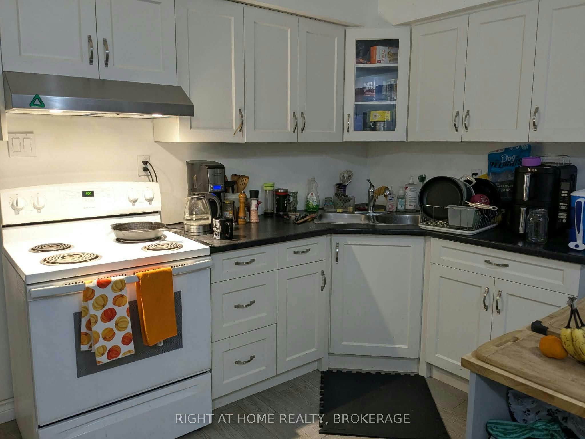 Main-34 Junkin Street, St. Catharines, ON, L2R 1N6 - 8