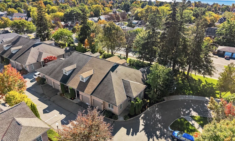 101-120 University Avenue E