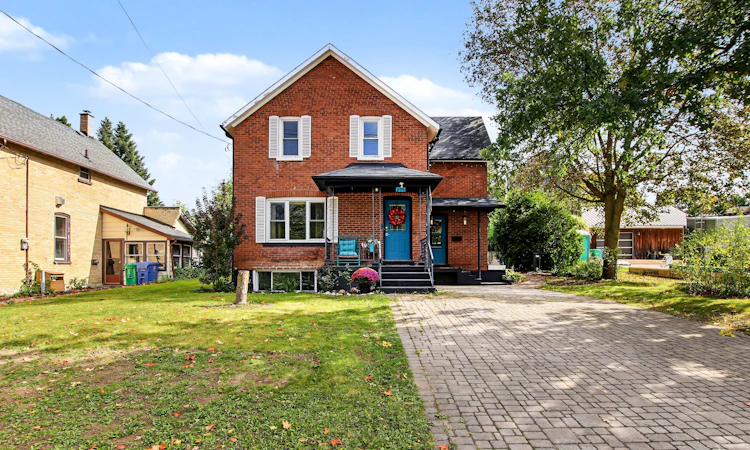 215 Elgin Street S