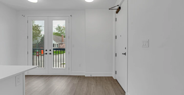 61-99 Roger Street, Waterloo, ON, N2J 1A4 - 5