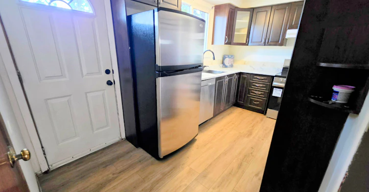 68 Riverdale Drive, Hamilton, ON, L8E 1K3 - 2