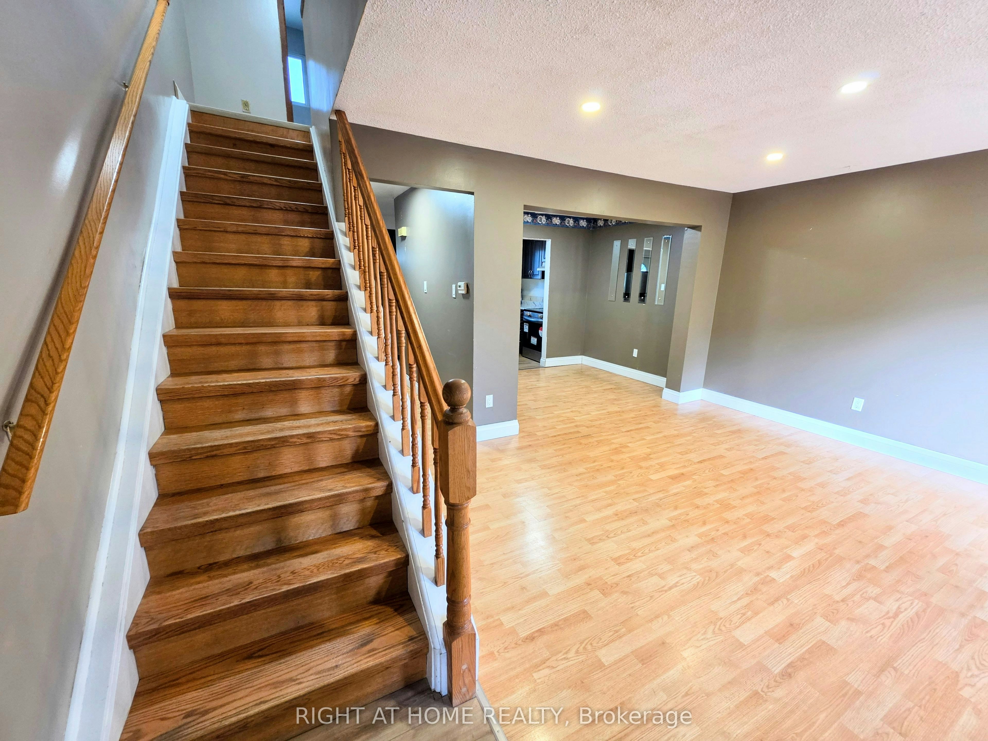68 Riverdale Drive, Hamilton, ON, L8E 1K3 - 10