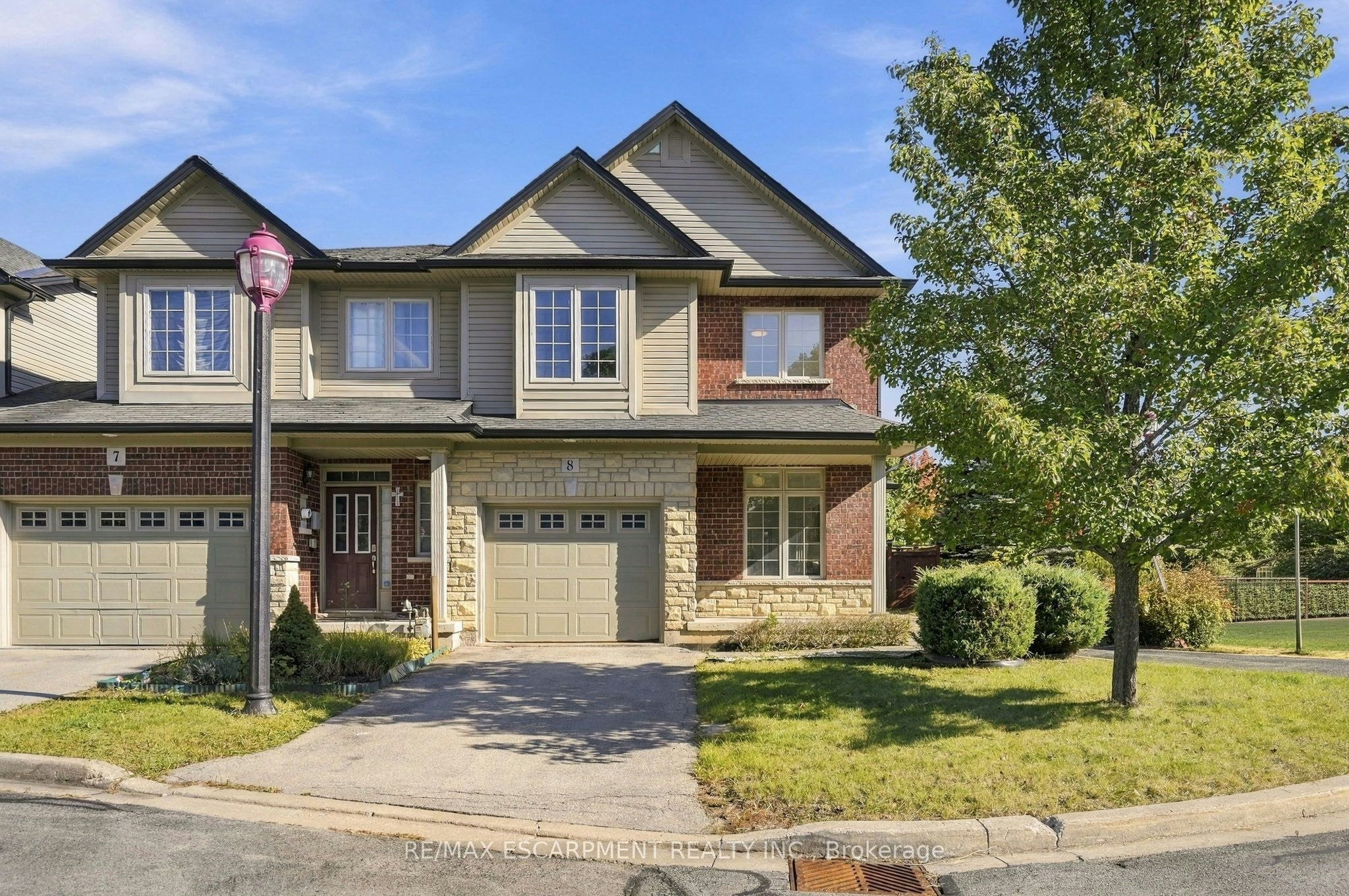 8-400 Stonehenge Drive, Hamilton, ON, L9K 0A2