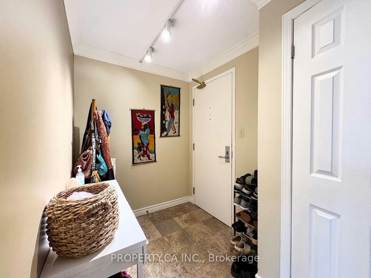 4A-67 Caroline Street S, Hamilton, ON, L8P 3K6 2