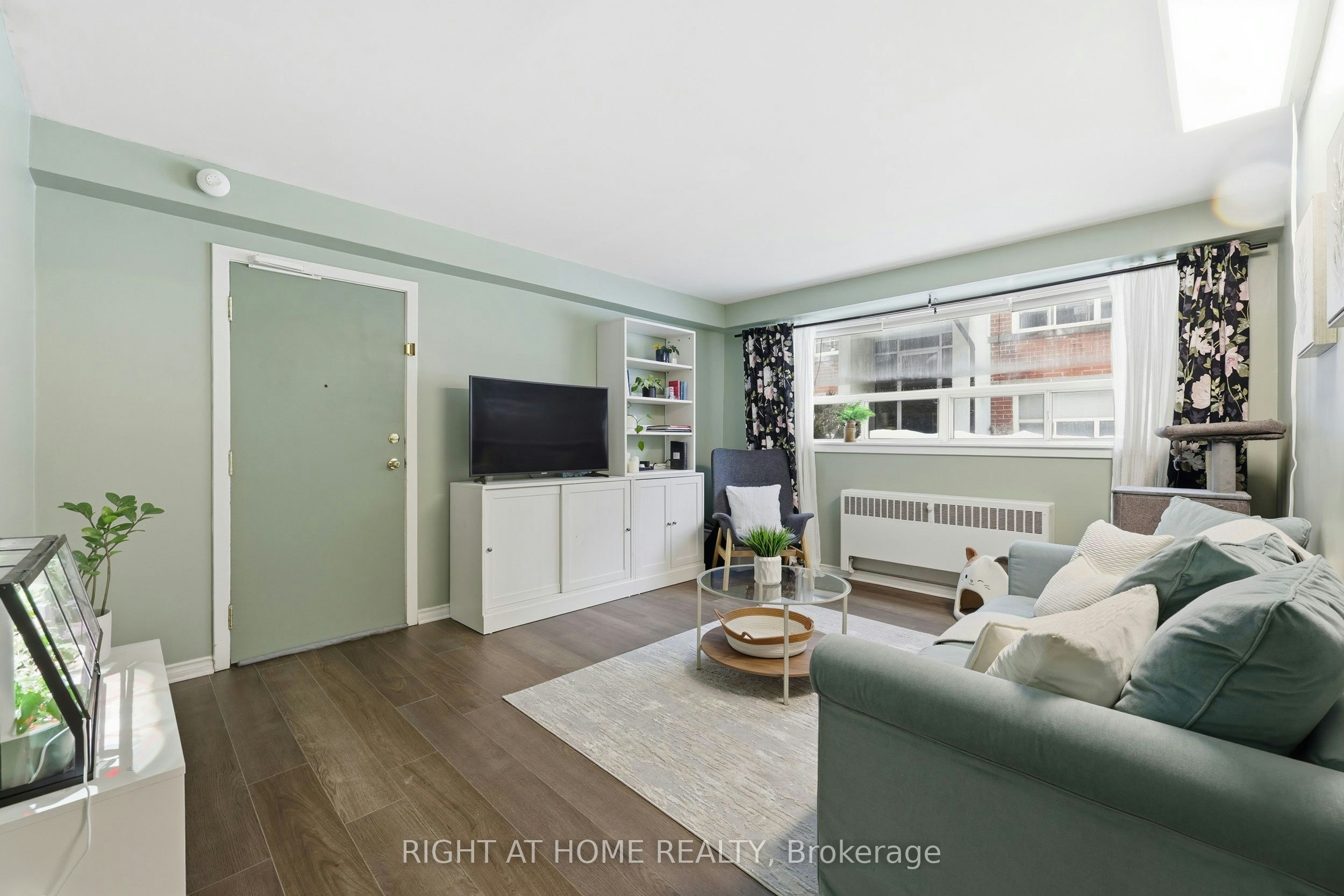11-223 Macnab Street S, Hamilton, ON, L8P 3C9