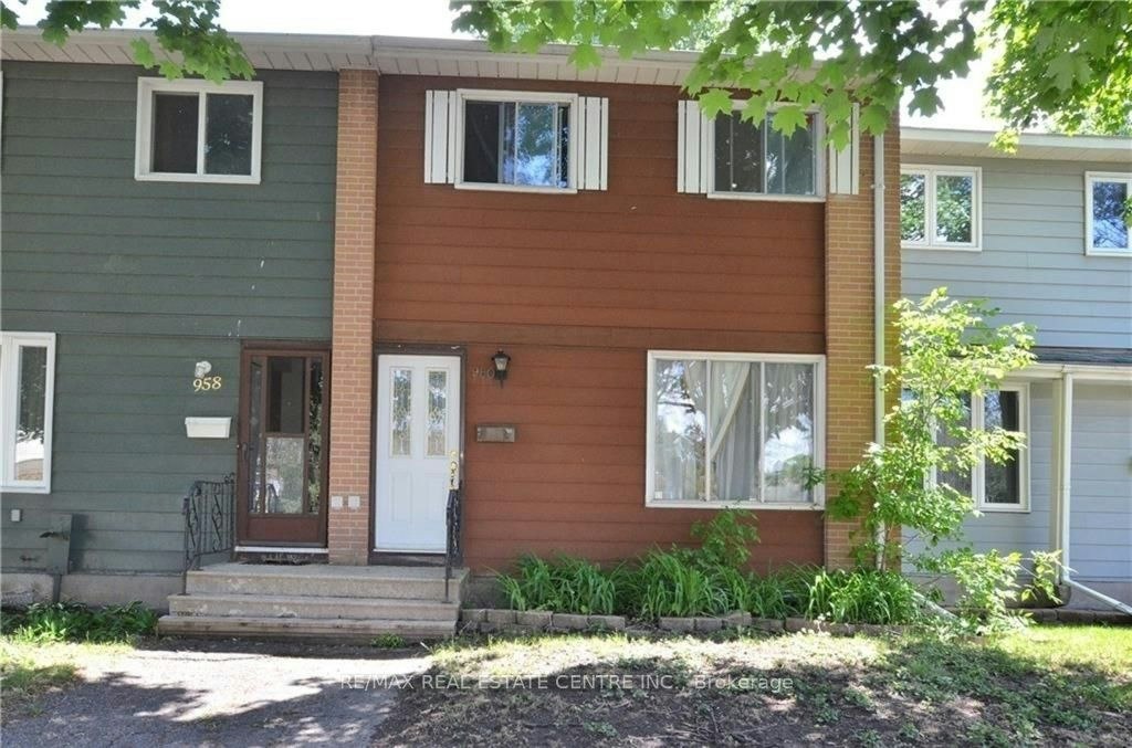 960 Meadowlands Drive, Ottawa, ON, K2C 0K3