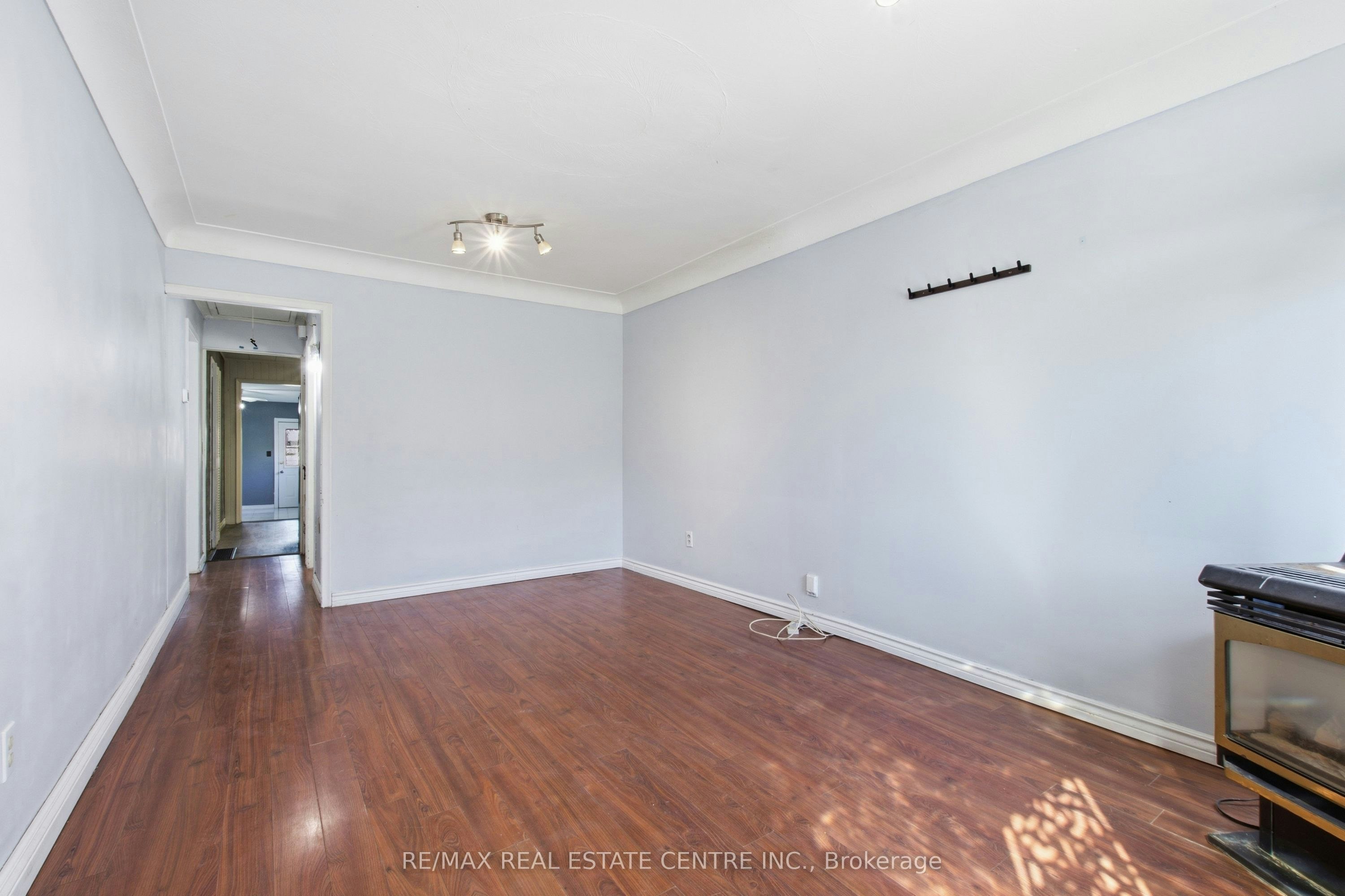 295 Strathearn Avenue, Hamilton, ON, L8H 5K8 5
