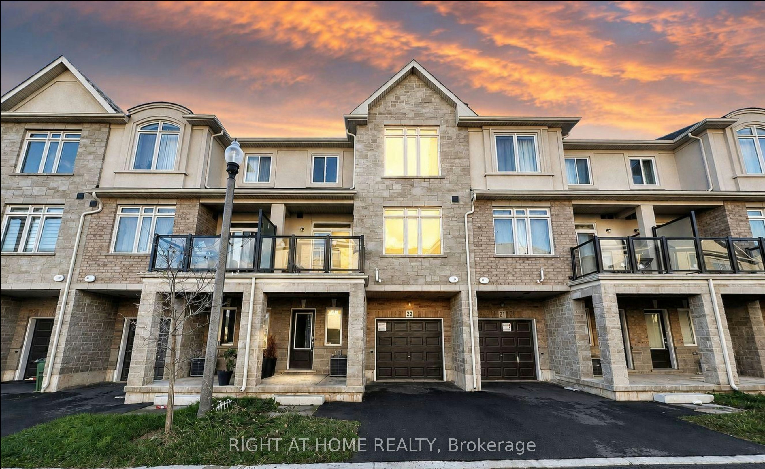 22-40 Zinfandel Drive, Hamilton, ON, L8E 0L1