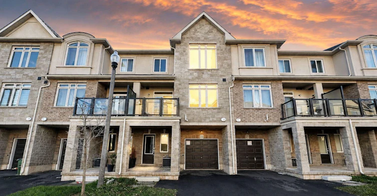 22-40 Zinfandel Drive, Hamilton, ON, L8E 0L1