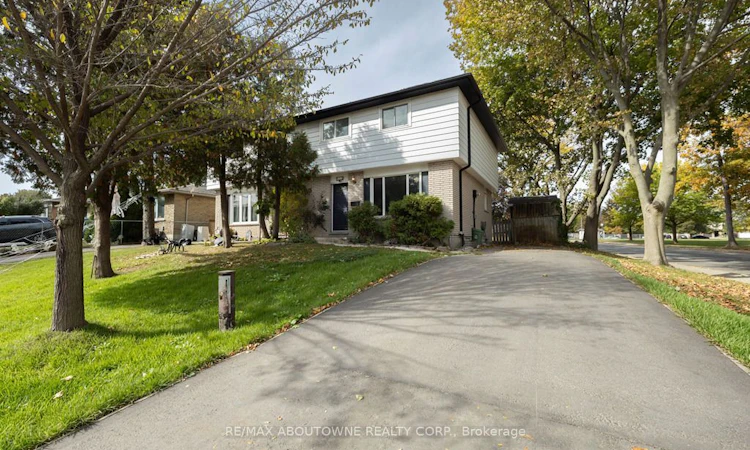 4 Glamis Court