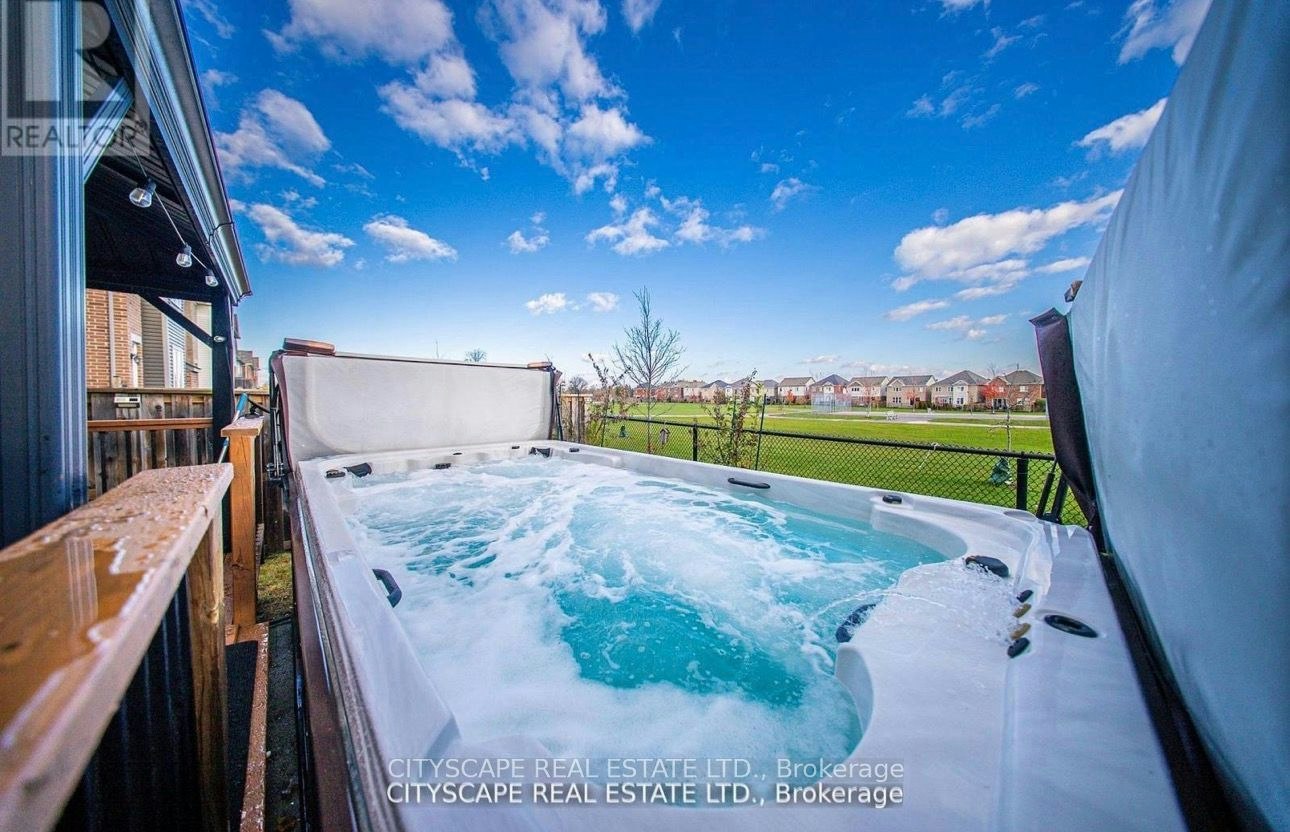 28 Celano Drive, Hamilton, ON, L8B 1V3 - 28