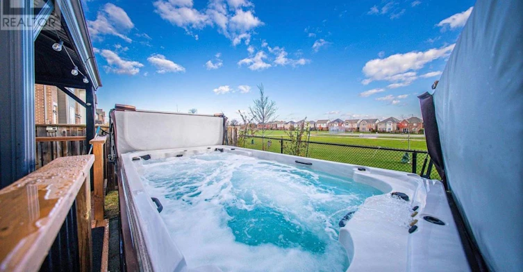 28 Celano Drive, Hamilton, ON, L8B 1V3 - 28