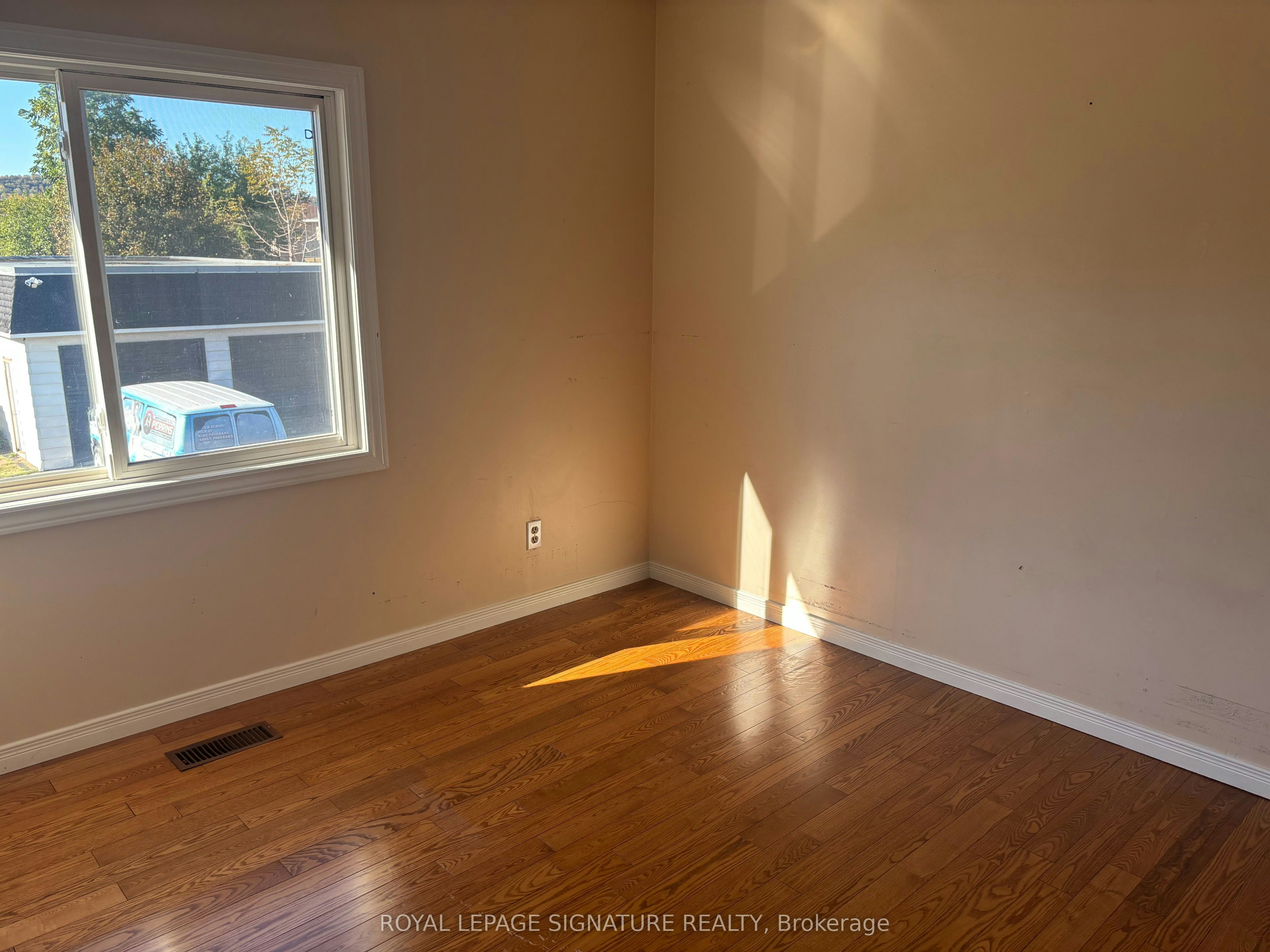 Upper-232 Barton Street, Hamilton, ON, L8E 9X9 - 14