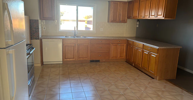 Upper-232 Barton Street, Hamilton, ON, L8E 9X9