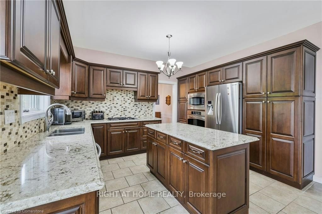 ROOM-5 Wendakee Drive, Hamilton, ON, L8E 5T1 - 4