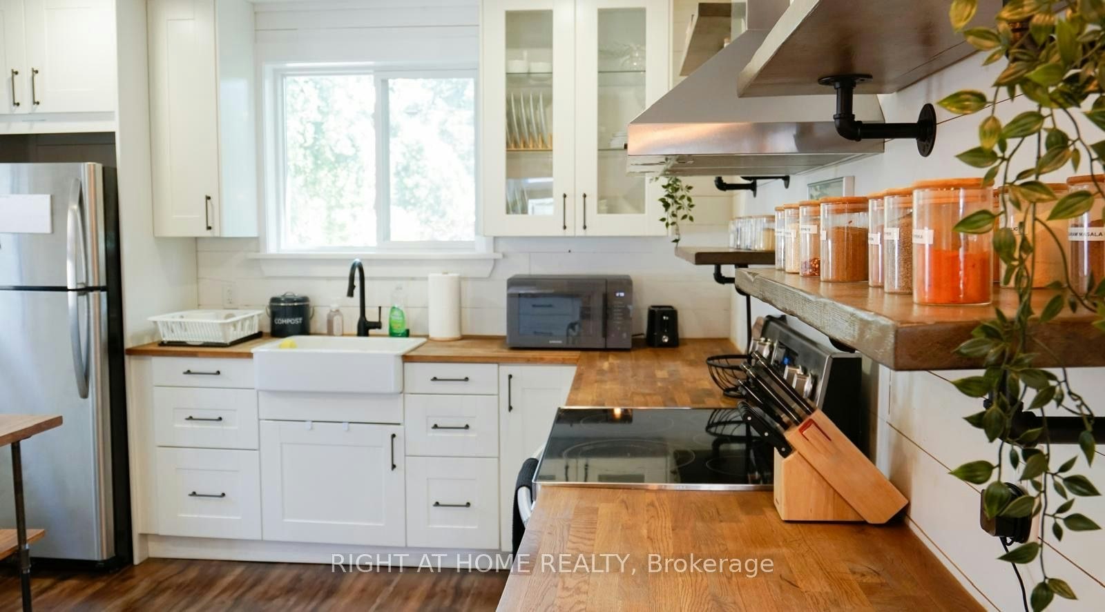 110 Cameron Avenue N, Hamilton, ON, L8H 4Z2
