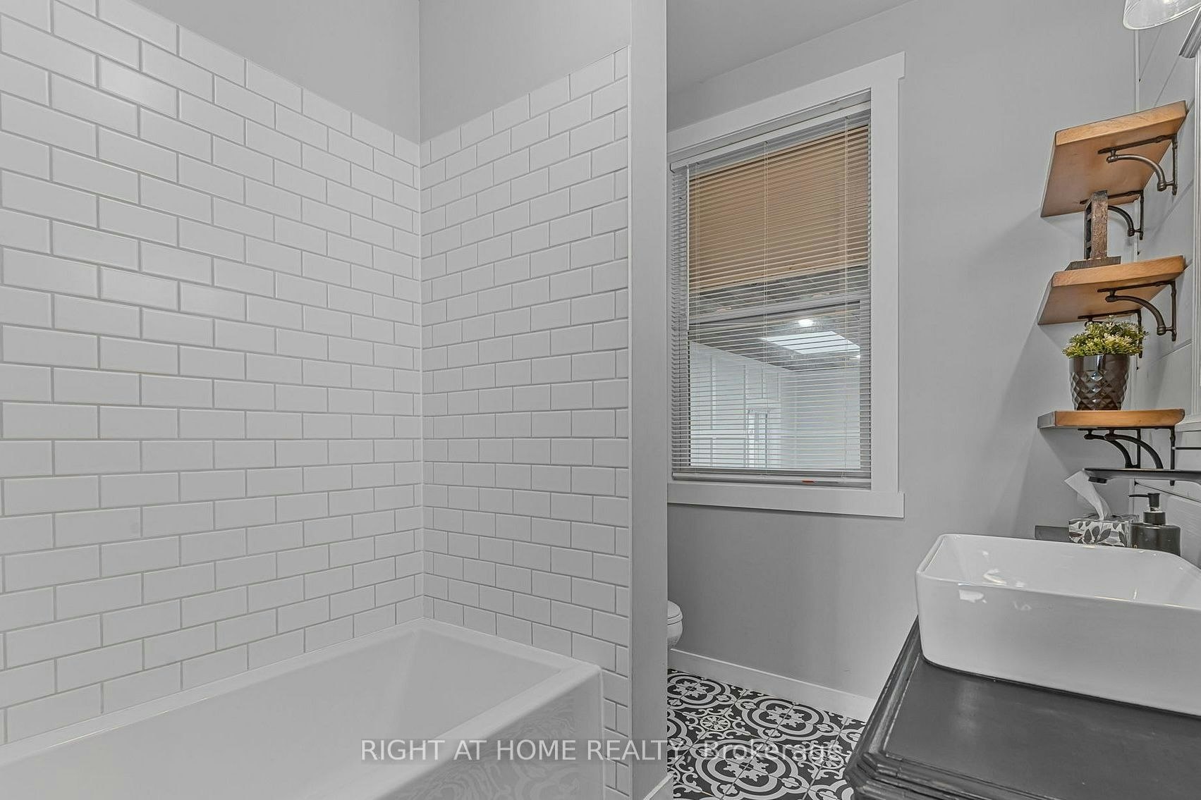110 Cameron Avenue N, Hamilton, ON, L8H 4Z2 - 15