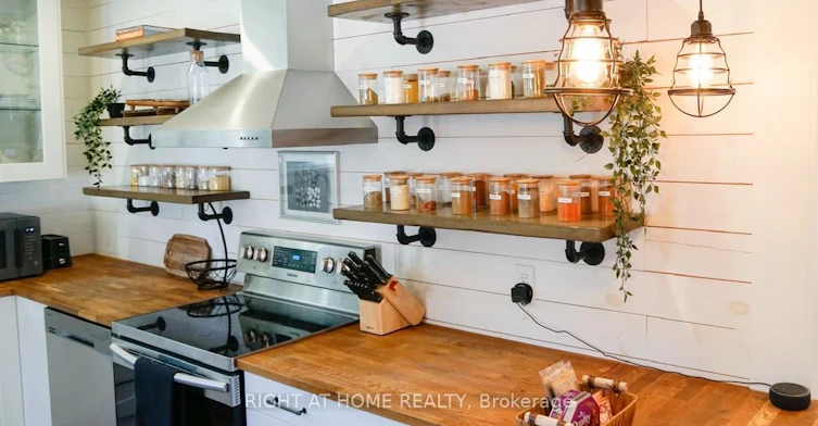 110 Cameron Avenue N, Hamilton, ON, L8H 4Z2 - 2
