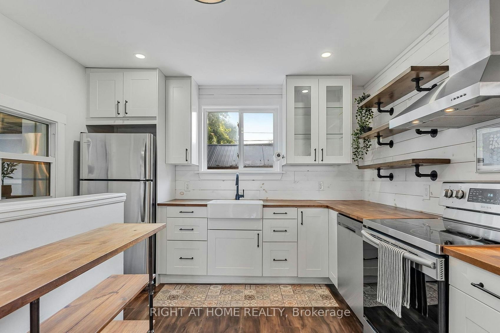110 Cameron Avenue N, Hamilton, ON, L8H 4Z2 - 5