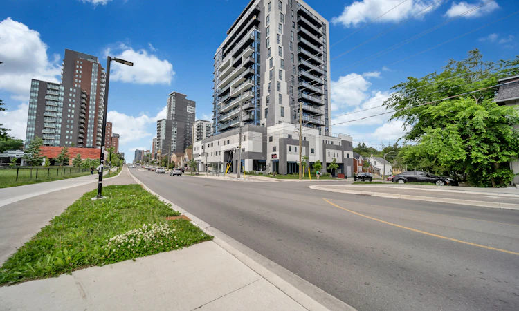 803-128 King Street N