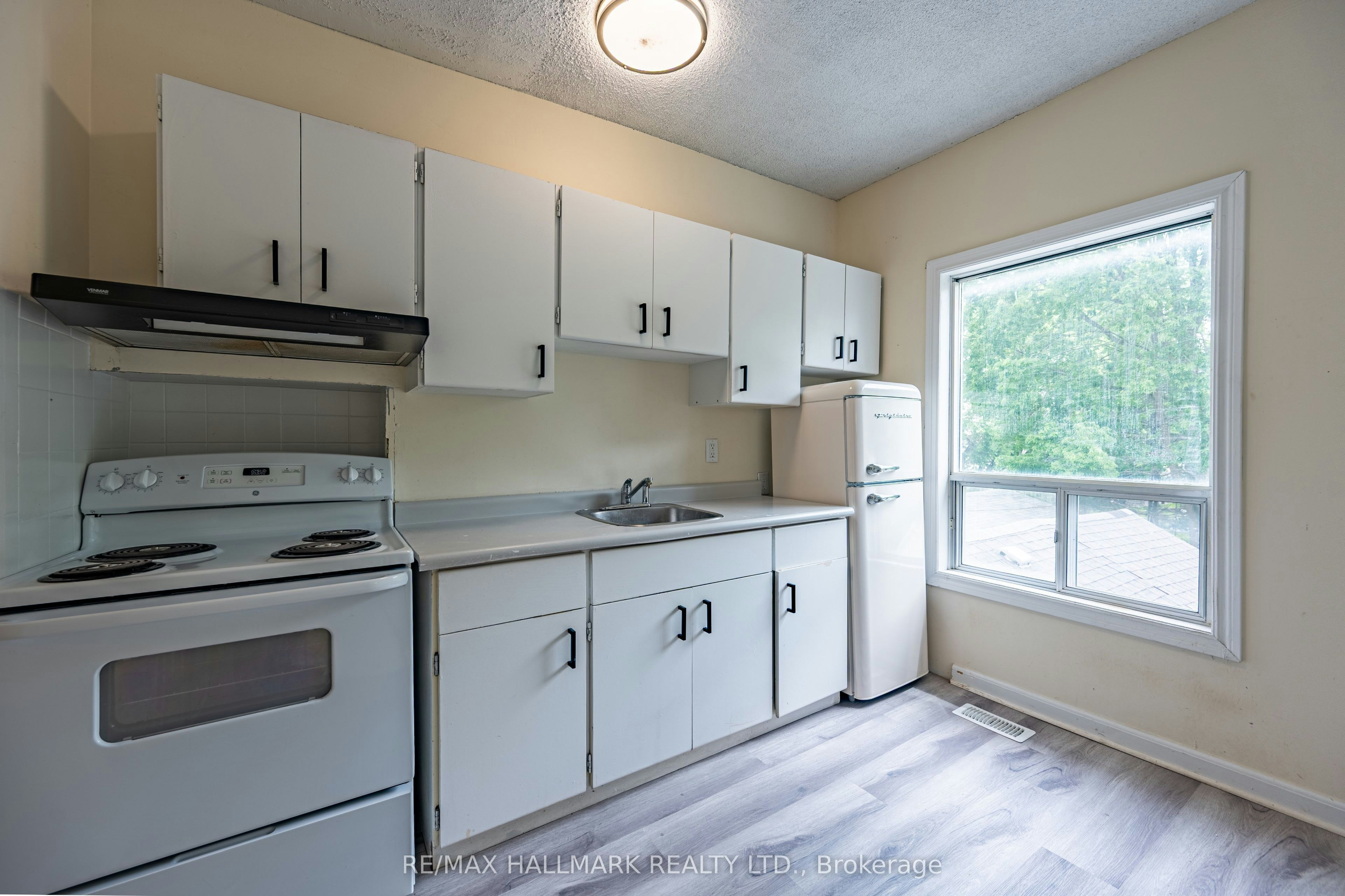 (Upper Floor)-307 Grey Street E, London, ON, N6B 1G7 - 4