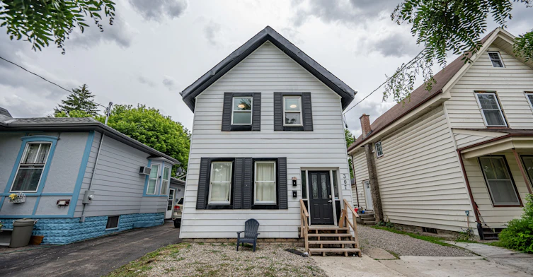 (Upper Floor)-307 Grey Street E, London, ON, N6B 1G7 - 2