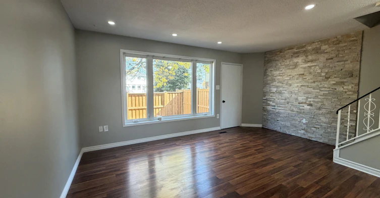 60-120 Quigley Road, Hamilton, ON, L8K 6L4 - 4