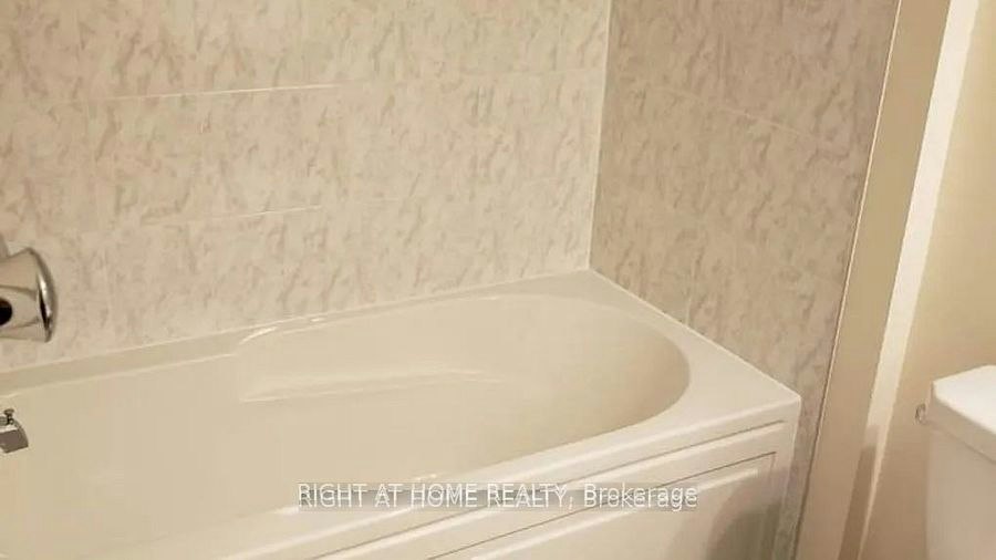 27 Bayonne Drive, Hamilton, ON, L8J 2T7 - 20