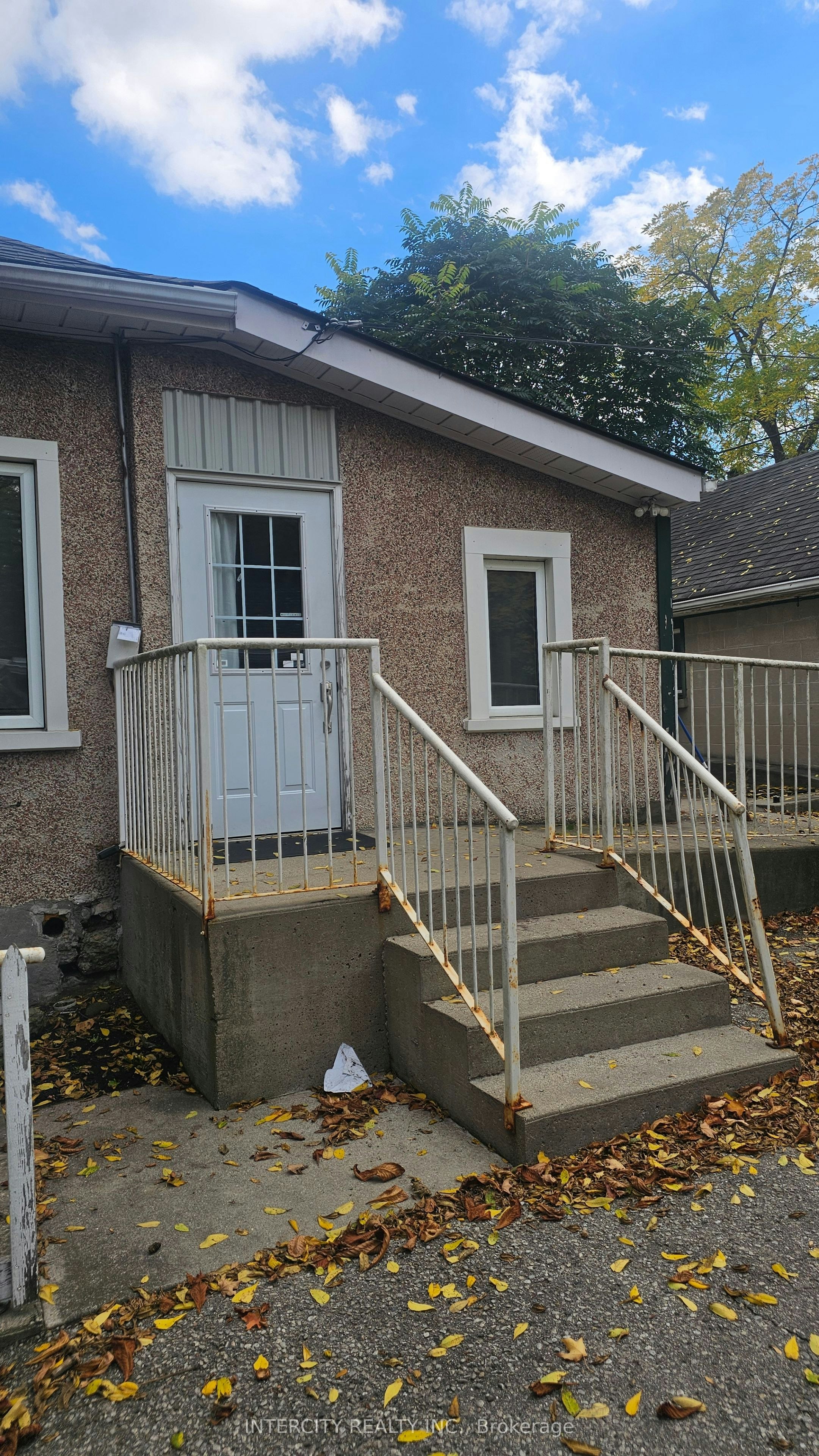 Room 2-44 Cardigan Street, Guelph, ON, N1H 3Z4 - 3