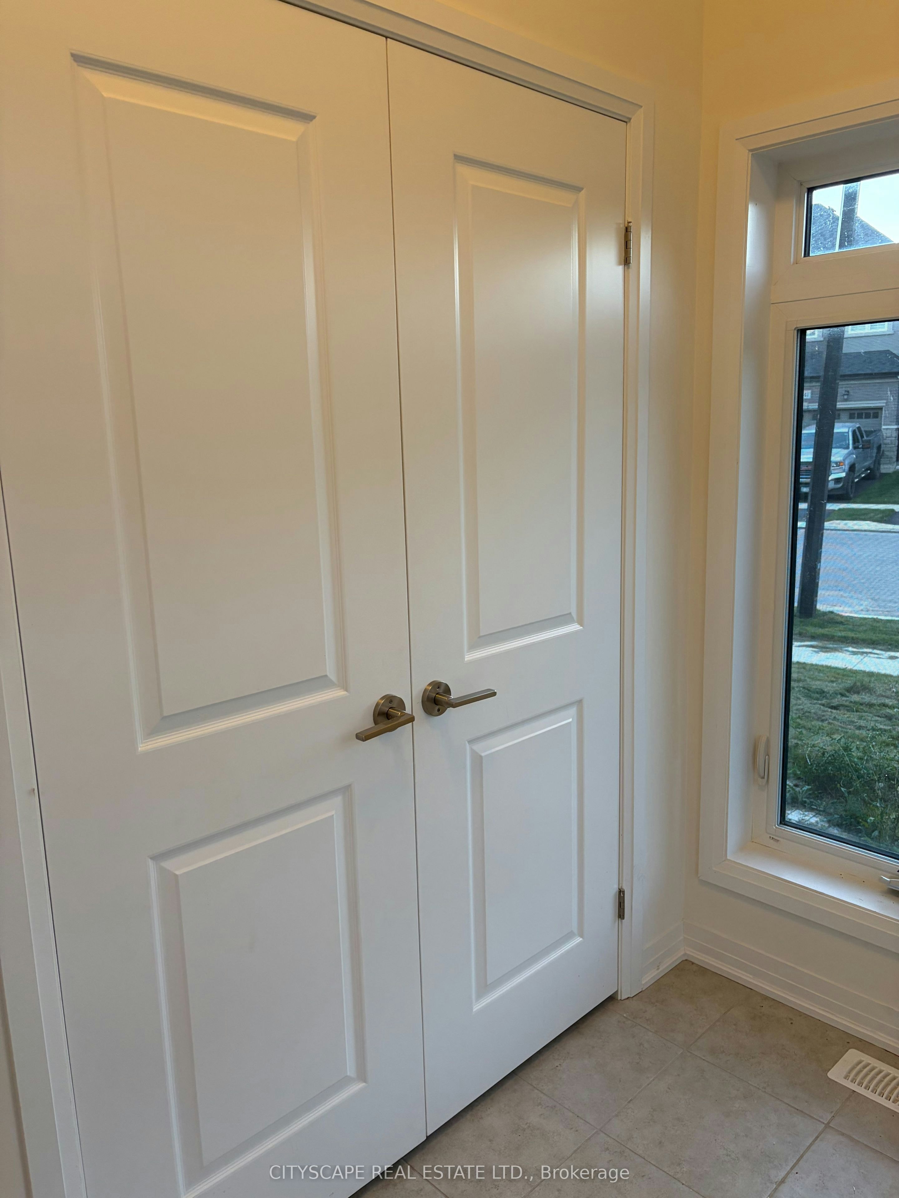28 Mckernan Avenue, Brantford, ON, N3V 0C2 - 11