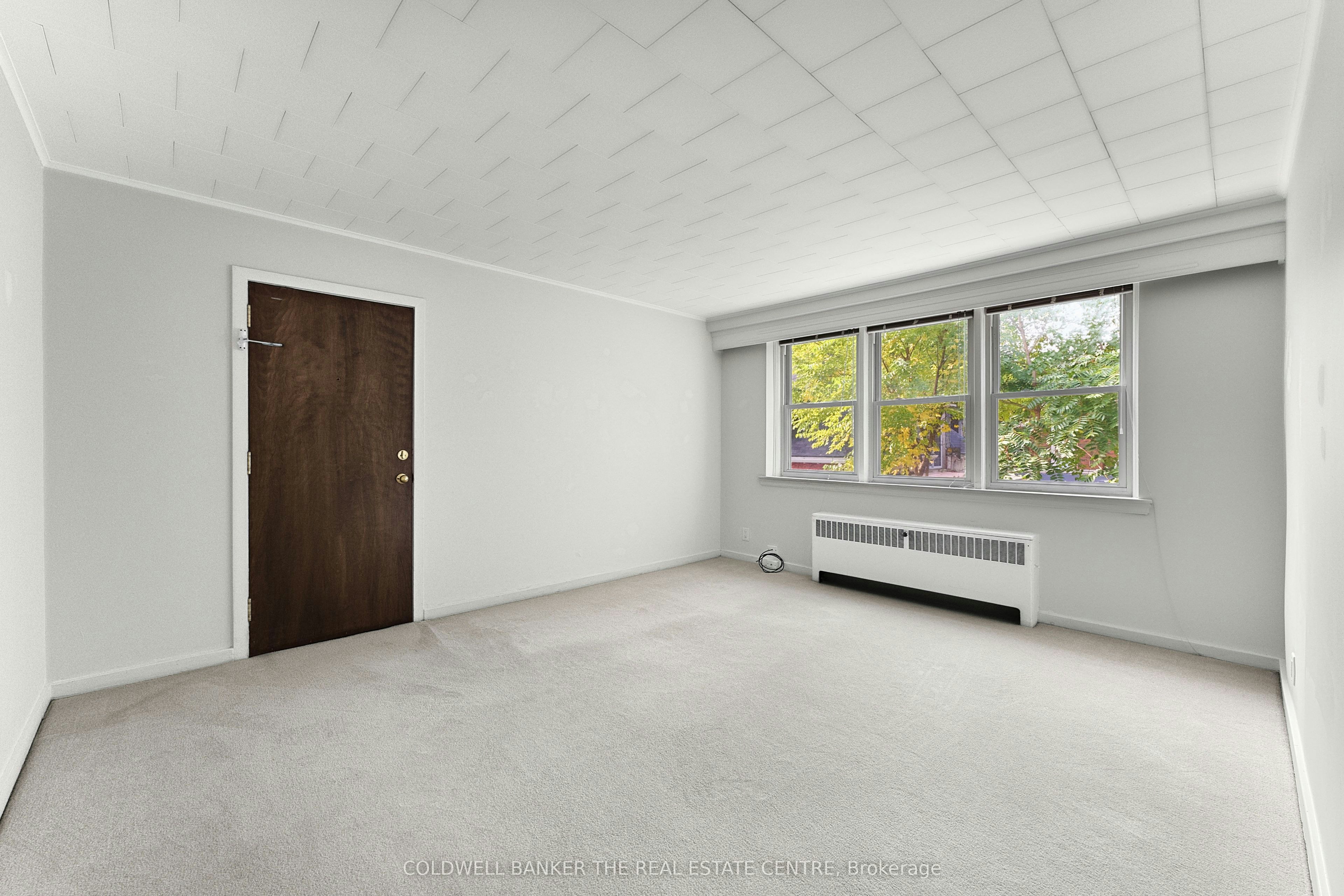 9-4 Robinson Street, Hamilton, ON, L8P 1Y5
