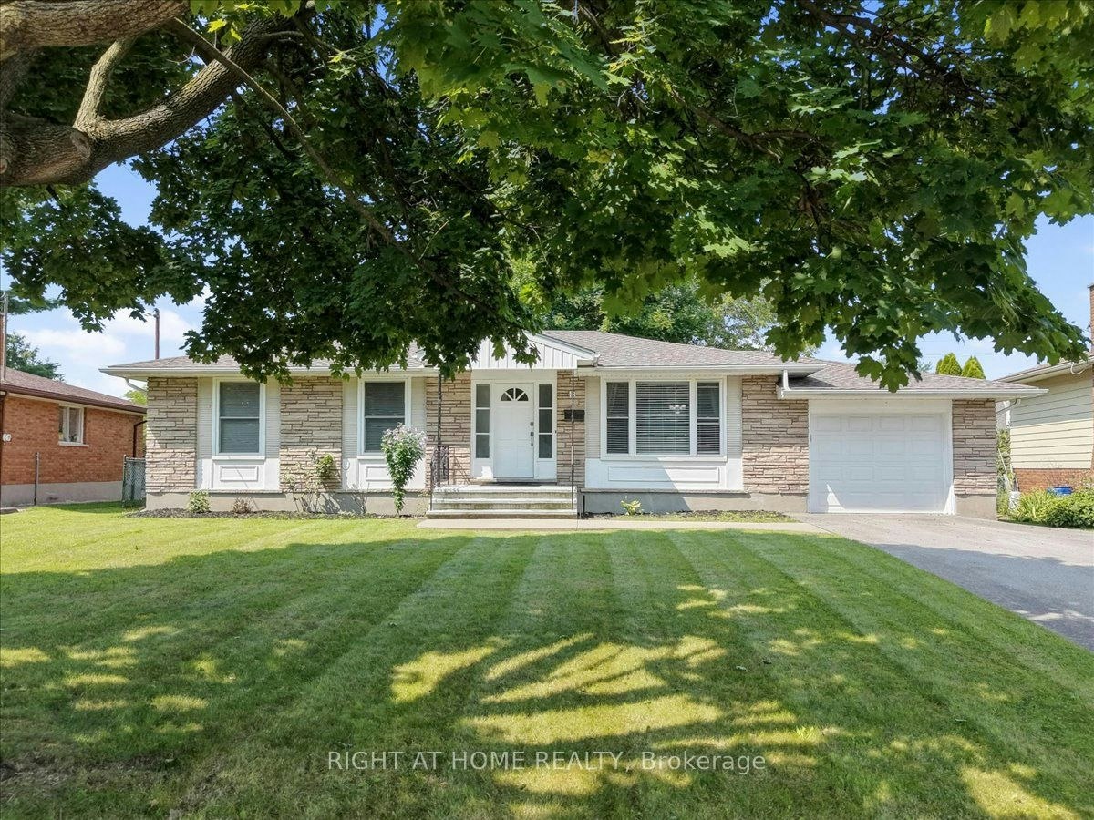 43 Monarch Park Drive, St. Catharines, ON, L2M 3K8
