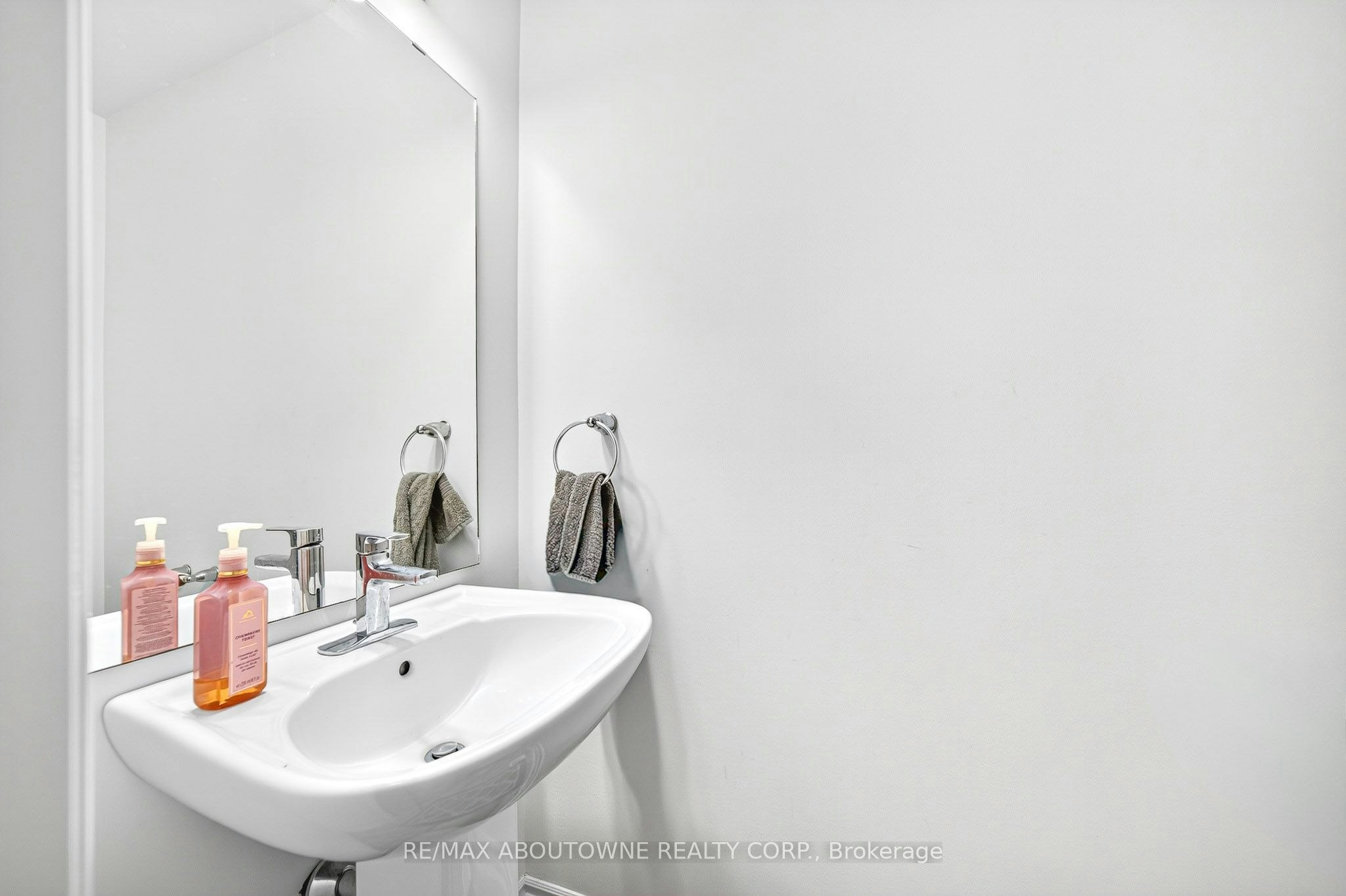 33 Bellhouse Avenue, Brantford, ON, N3T 0T9 - 11