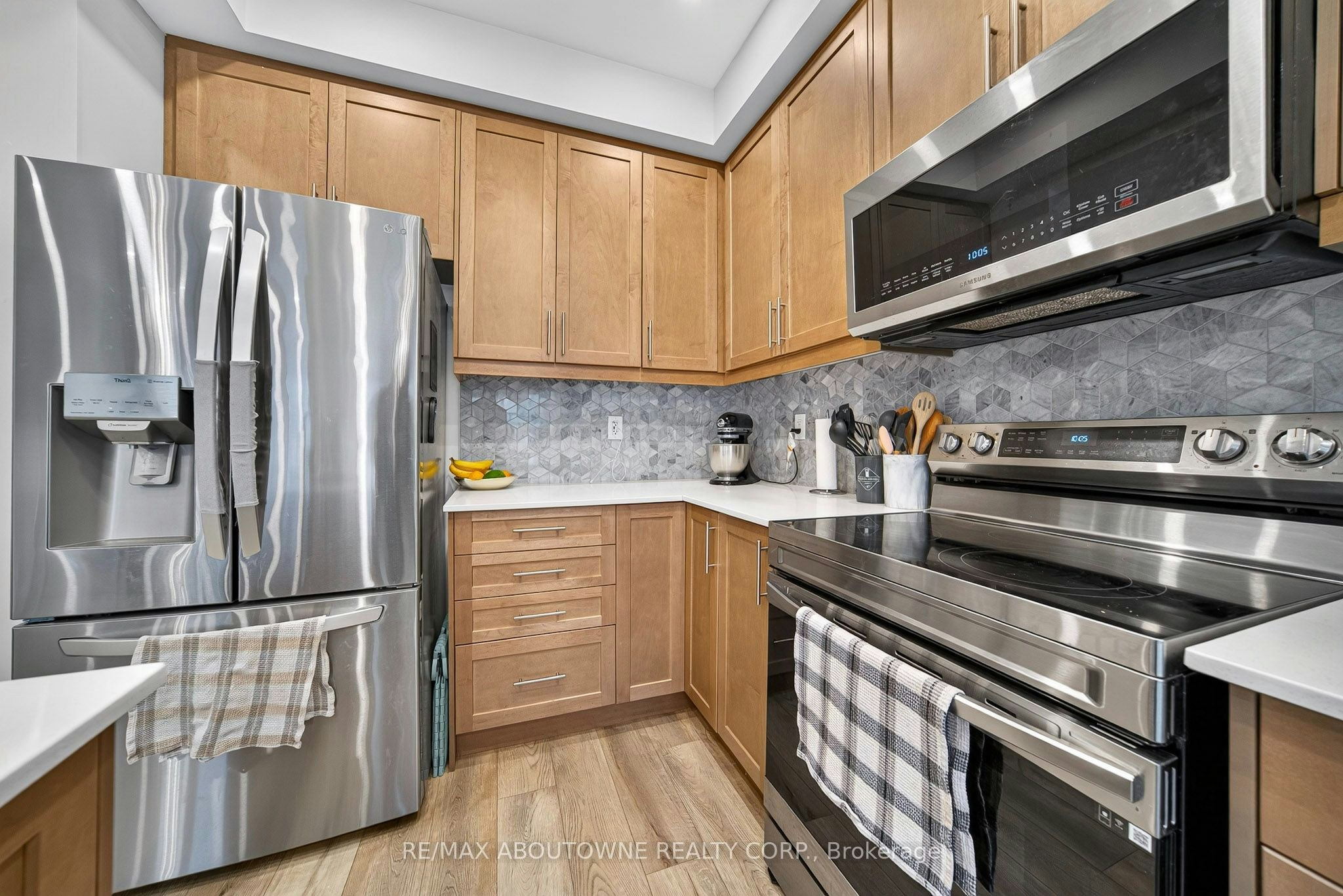33 Bellhouse Avenue, Brantford, ON, N3T 0T9 - 7