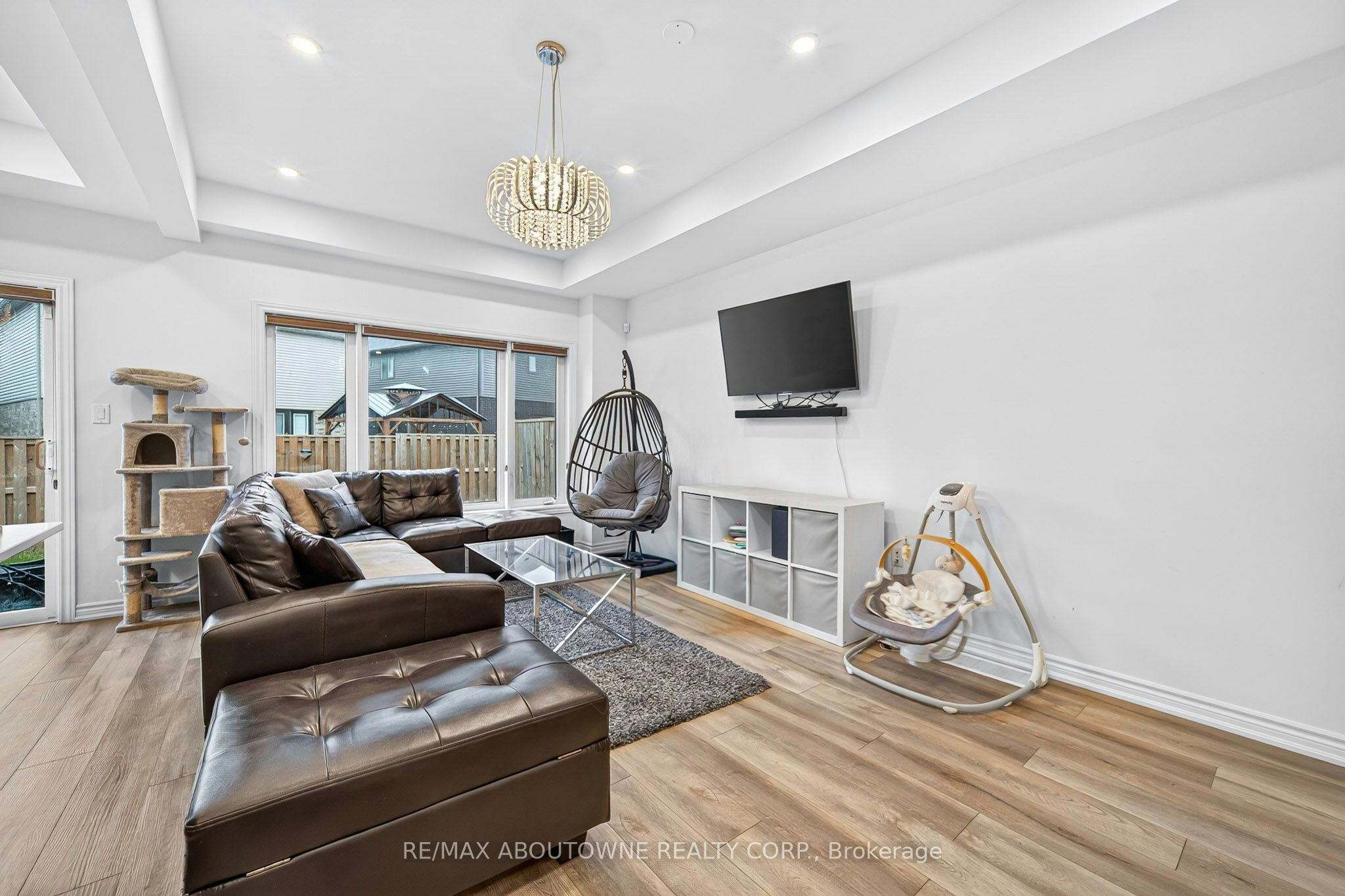 33 Bellhouse Avenue, Brantford, ON, N3T 0T9 - 4