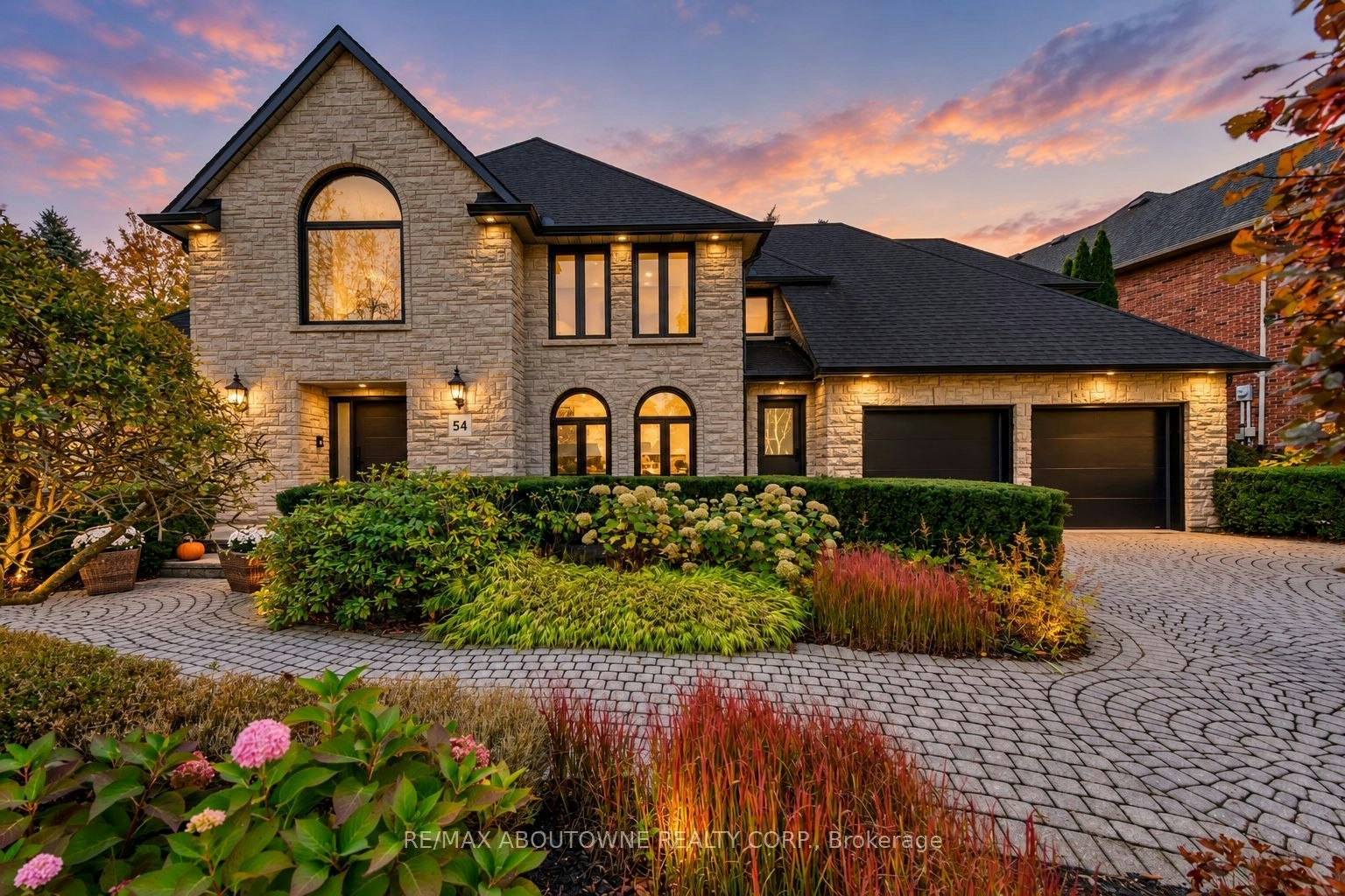 54 Deerview Avenue, Hamilton, ON, L9G 4R8