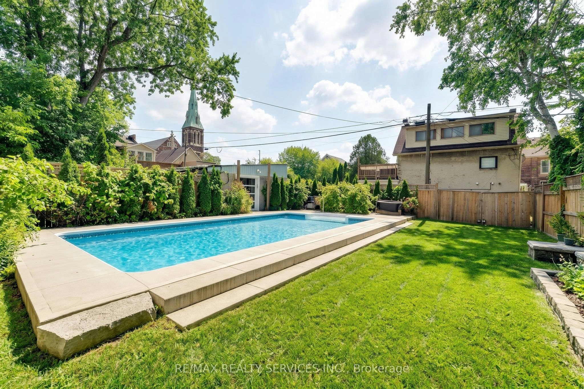 323 Charlton Avenue W, Hamilton, ON, L8P 2E6