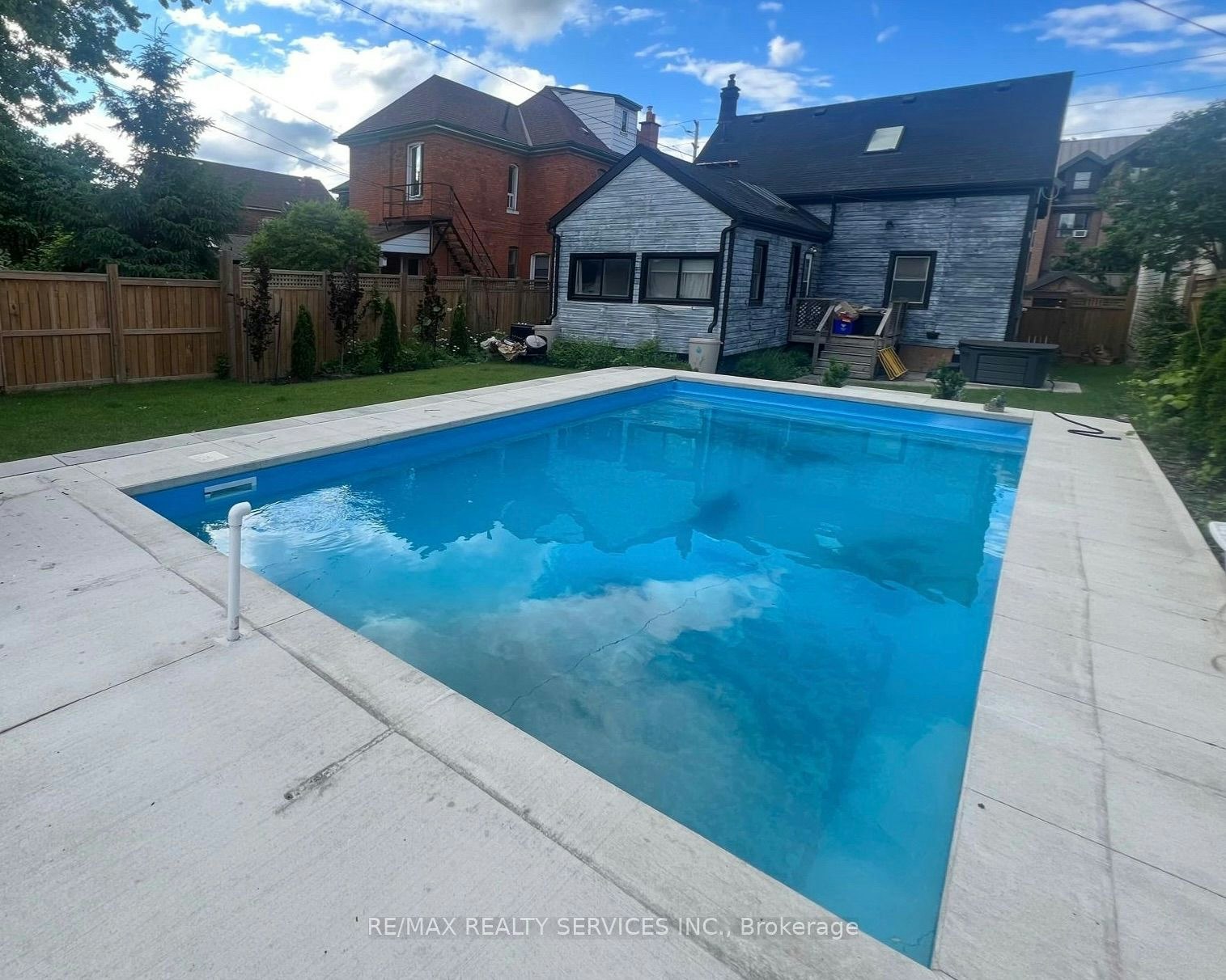 323 Charlton Avenue W, Hamilton, ON, L8P 2E6
