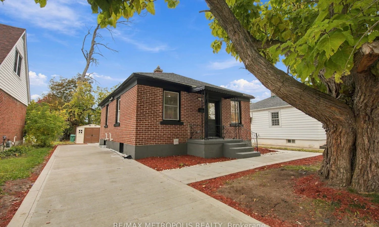 488 Mckellar Street