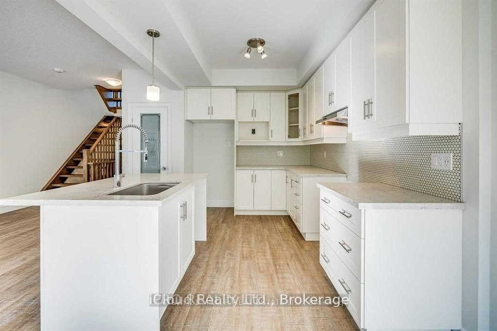 13 Southam Lane, Hamilton, ON, L9C 0E7 - 8