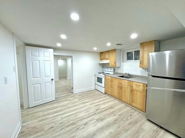 Main-50 Jackson Avenue, Kitchener, ON, N2H 3N8