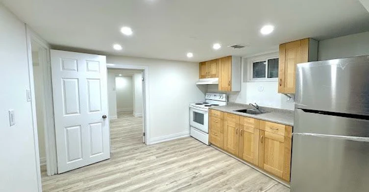 Main-50 Jackson Avenue, Kitchener, ON, N2H 3N8