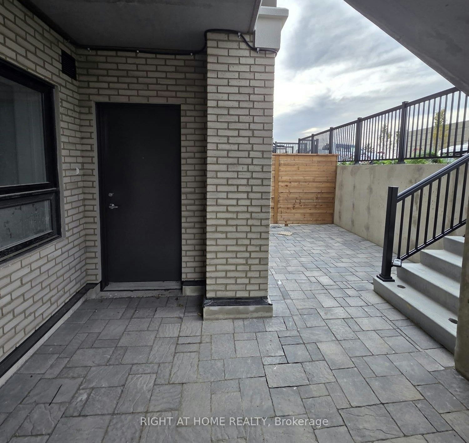 Q8-25 Palace St Street, Kitchener, ON, N2E 0L3