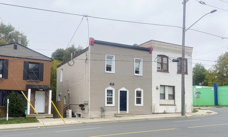 20 Adelaide Street S